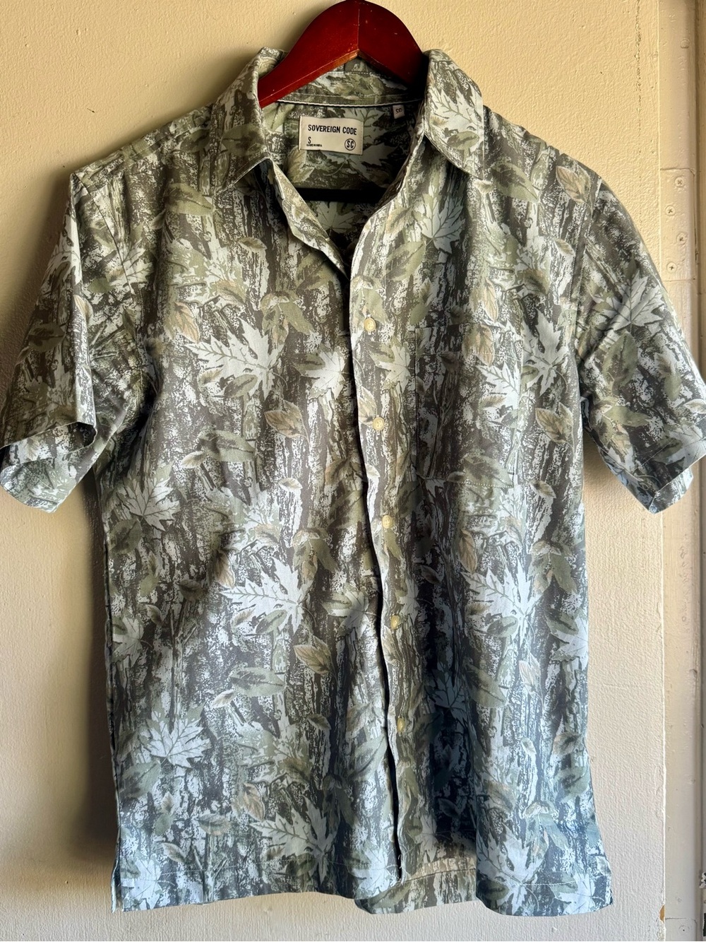 Sovereign Code Men’s Short Sleeve Green Leaf Print Button-Up Shirt